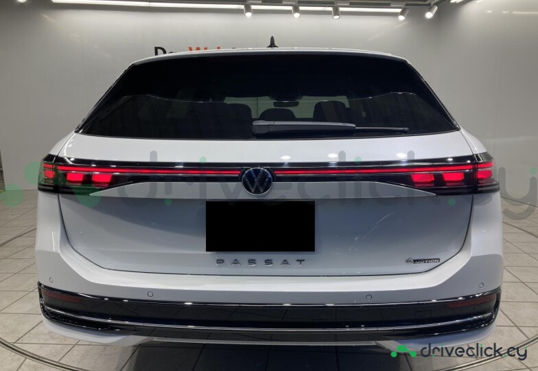 Volkswagen Passat White