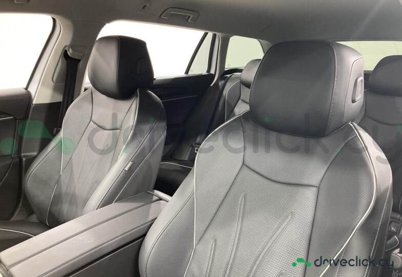 Volkswagen Passat White