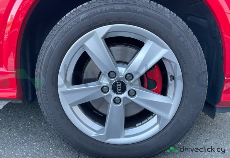 Audi Q2 Red