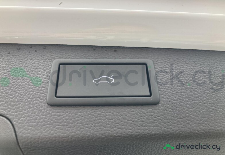 Volkswagen Passat White