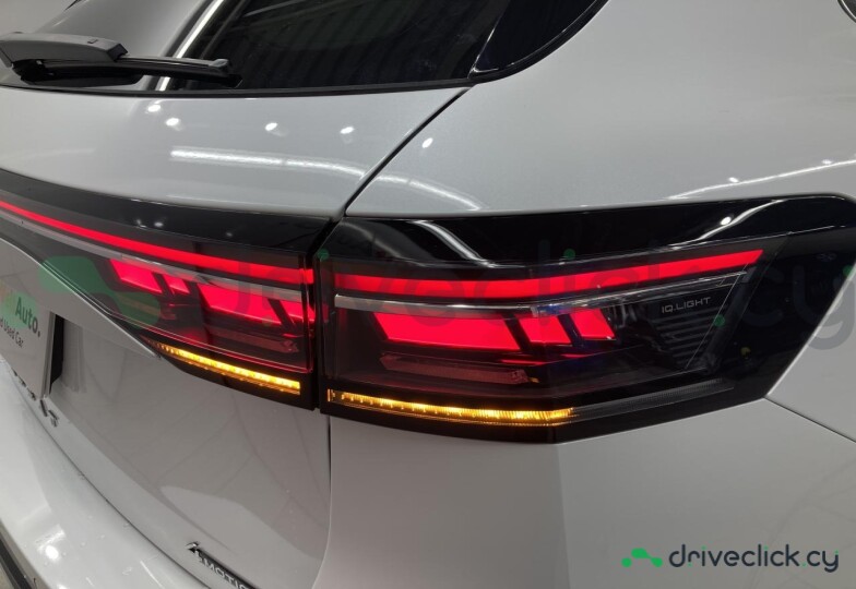 Volkswagen Passat White