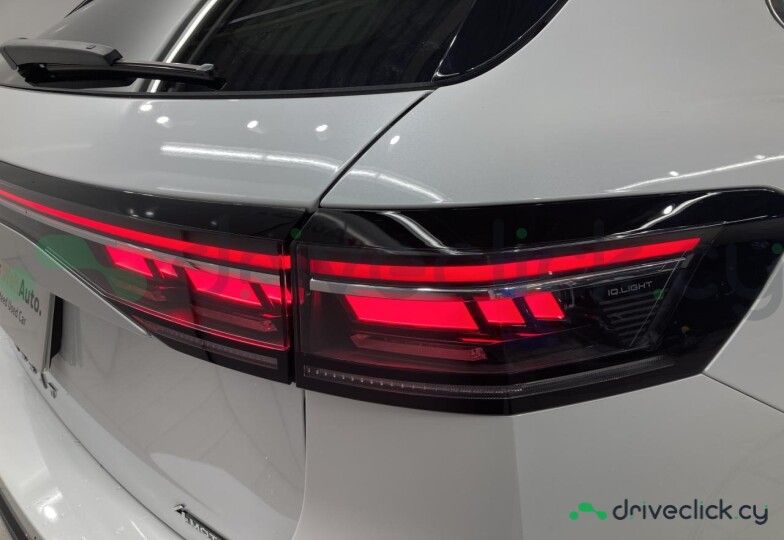 Volkswagen Passat White