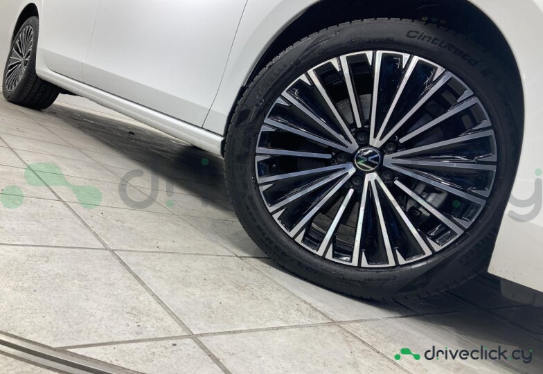 Volkswagen Passat White