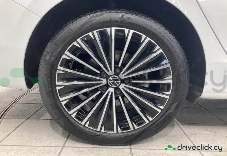 Volkswagen Passat White