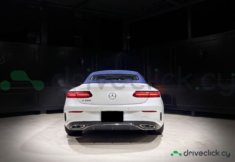 Mercedes E-class Белый