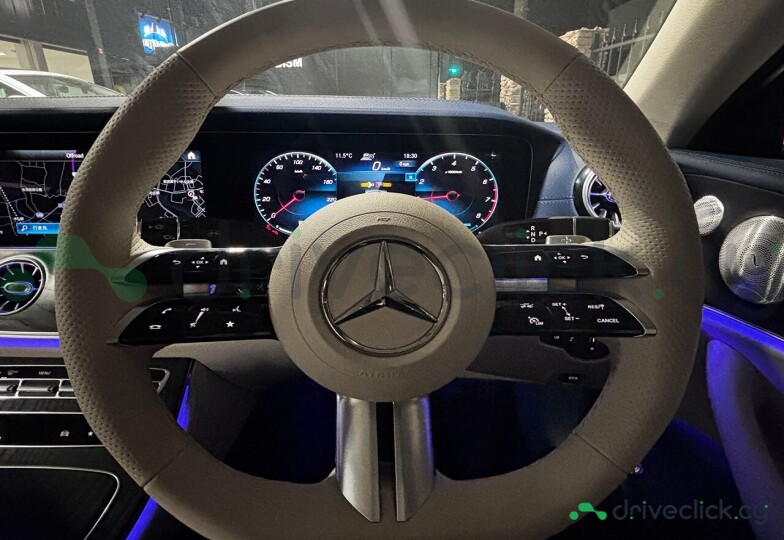 Mercedes E-class Белый