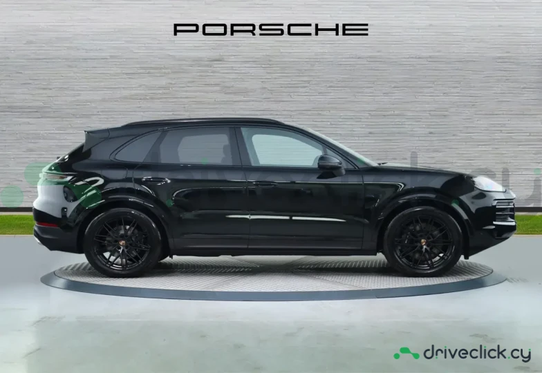 Porsche Cayenne Black