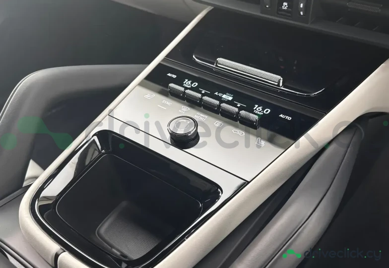 Porsche Cayenne Black