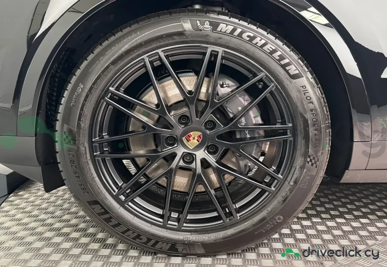 Porsche Cayenne Black