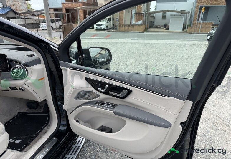 Mercedes EQS SUV Black