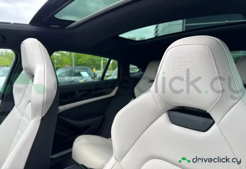 Porsche Panamera Black