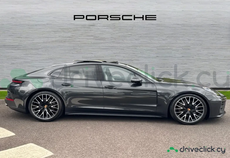 Porsche Panamera Black