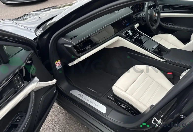Porsche Panamera Black
