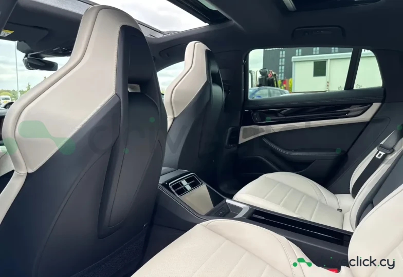 Porsche Panamera Black