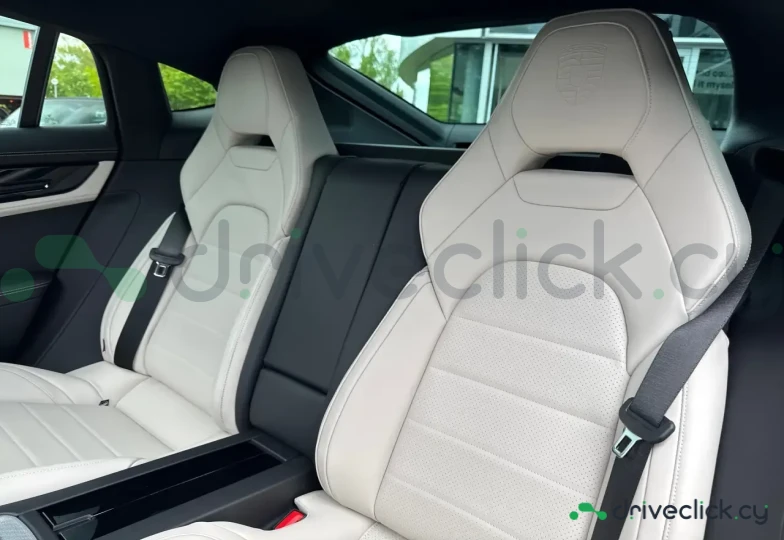 Porsche Panamera Black
