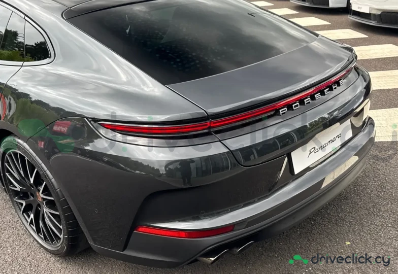 Porsche Panamera Black
