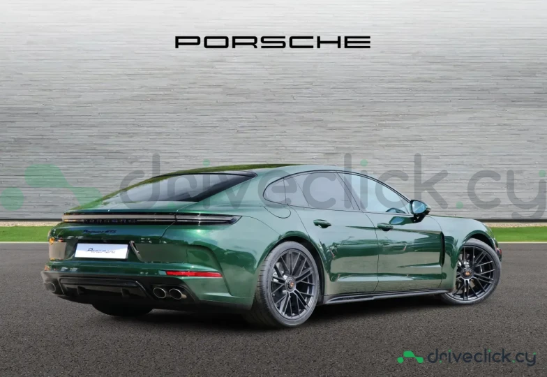 Porsche Panamera Green