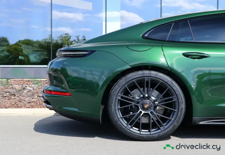 Porsche Panamera Green