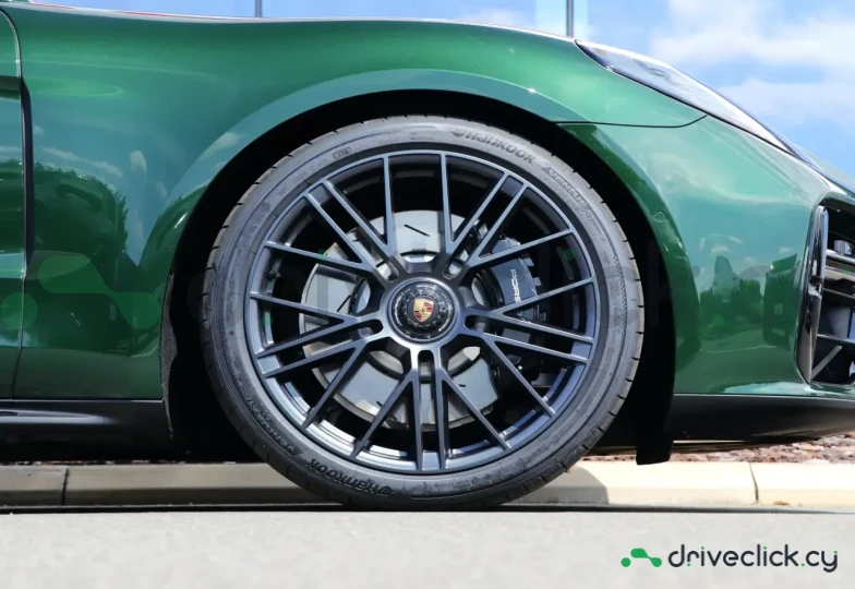 Porsche Panamera Green