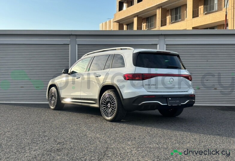 Mercedes EQB Белый