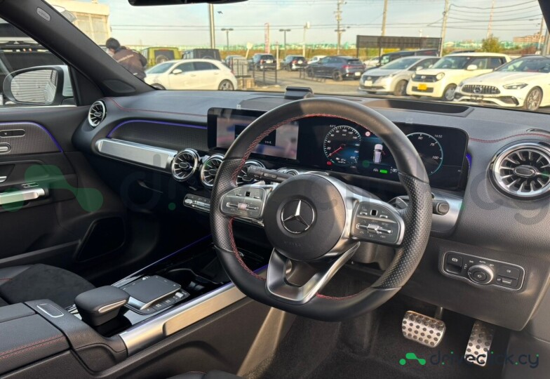 Mercedes EQB Белый