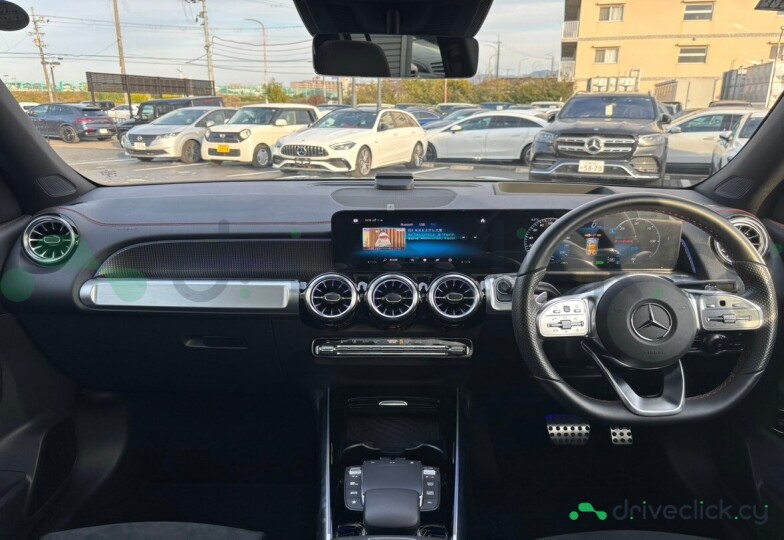 Mercedes EQB Белый
