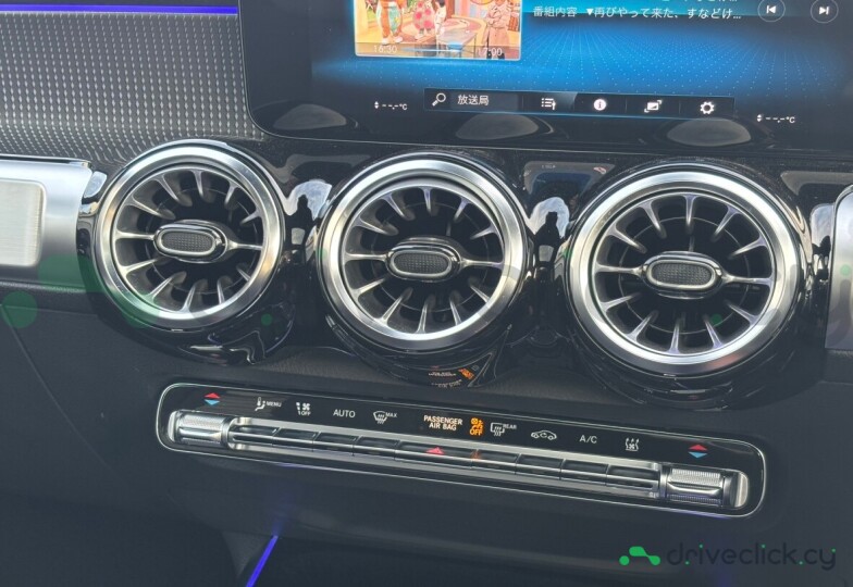 Mercedes EQB Белый