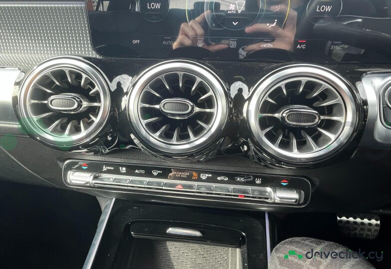 Mercedes EQB Черный