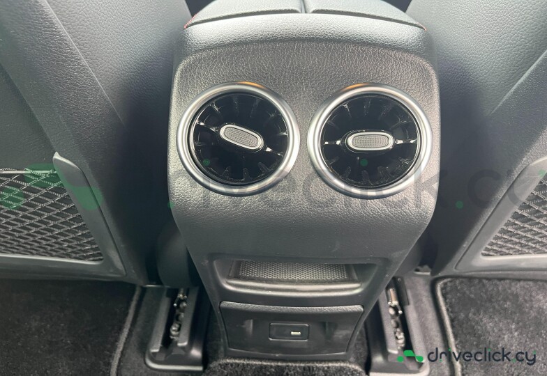Mercedes EQB Черный