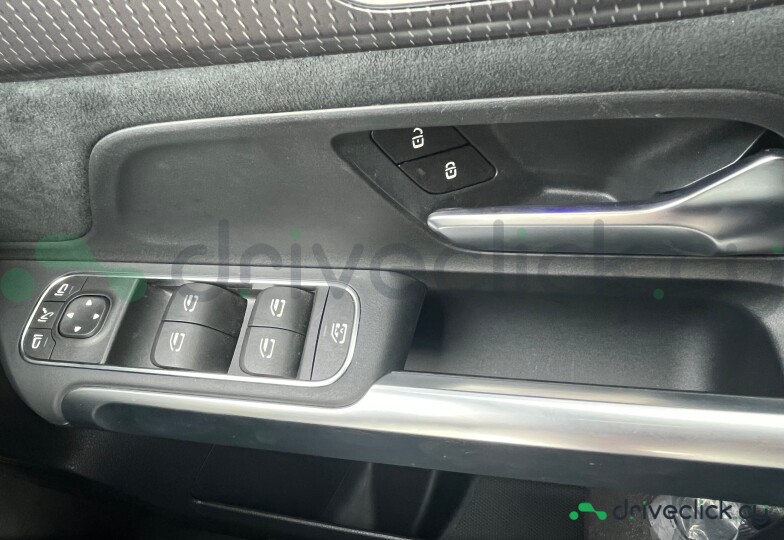 Mercedes EQB Черный