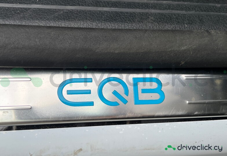 Mercedes EQB Черный