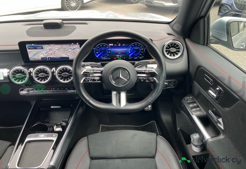 Mercedes EQB Серый