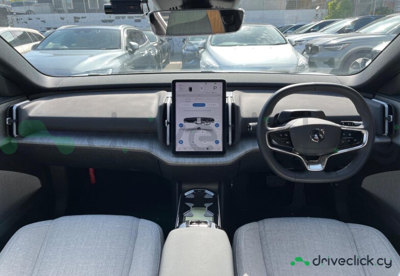 Volvo EX30 Белый