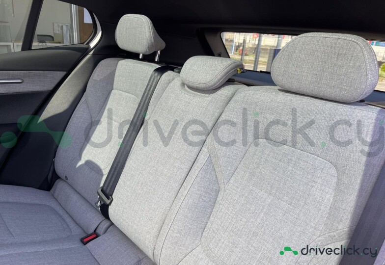 Volvo EX30 Белый