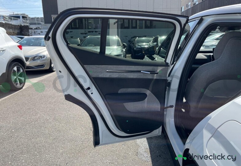 Volvo EX30 Белый