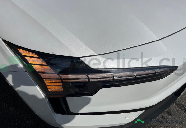 Volvo EX30 Белый