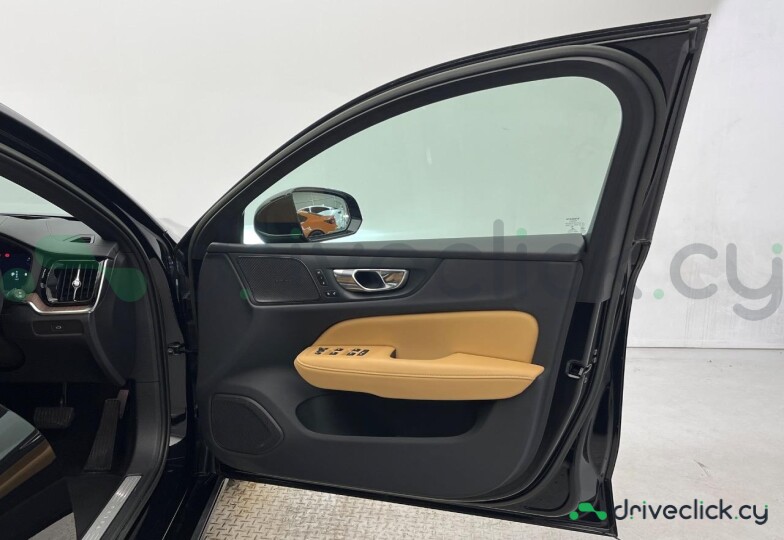 Volvo V60 Black