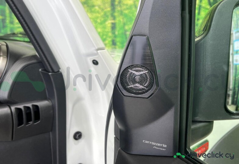 Suzuki Jimny Sierra White