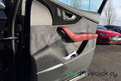 Audi SQ7 Black