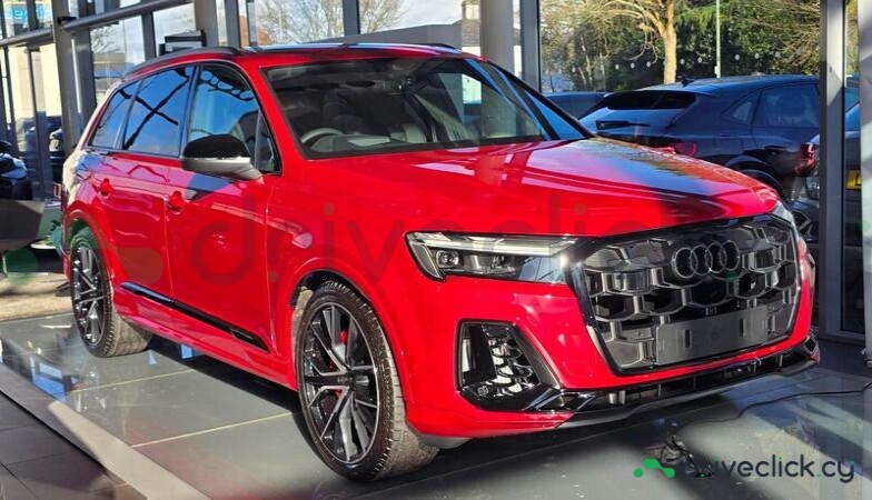 Audi SQ7 Red