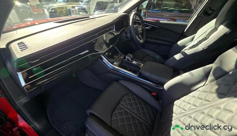 Audi SQ7 Red
