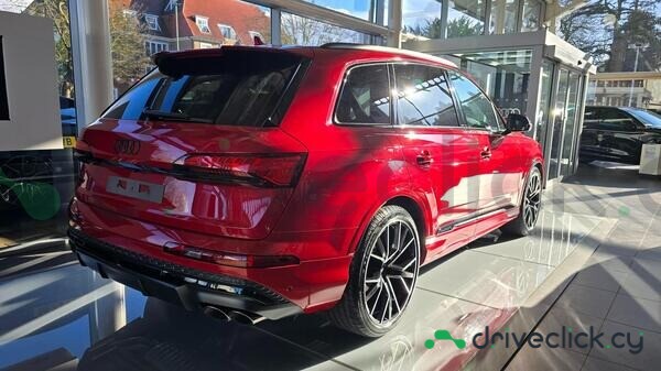 Audi SQ7 Red