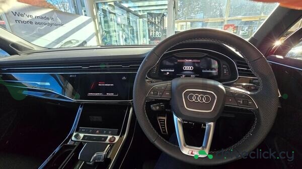 Audi SQ7 Red