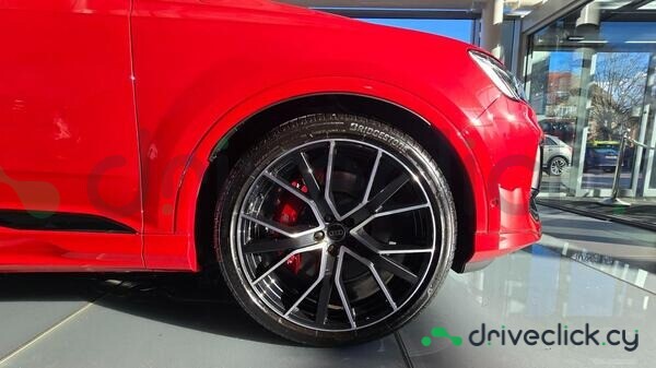 Audi SQ7 Red