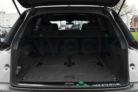 Audi SQ7 Grey