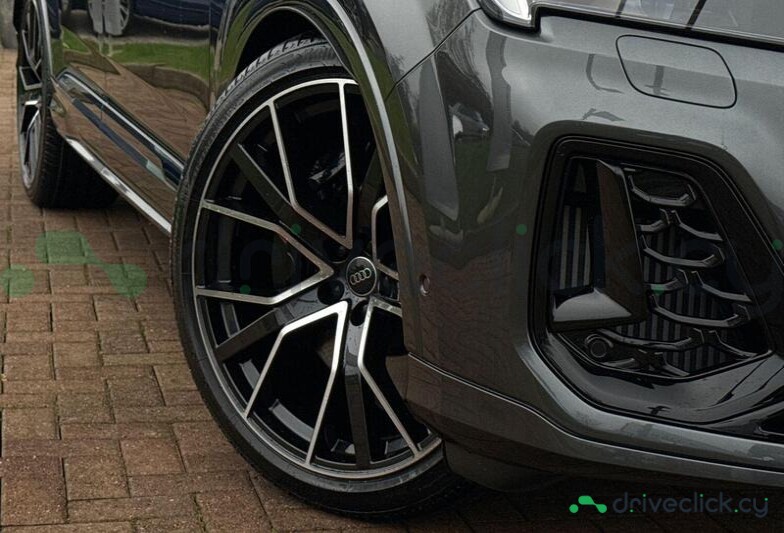 Audi SQ7 Grey