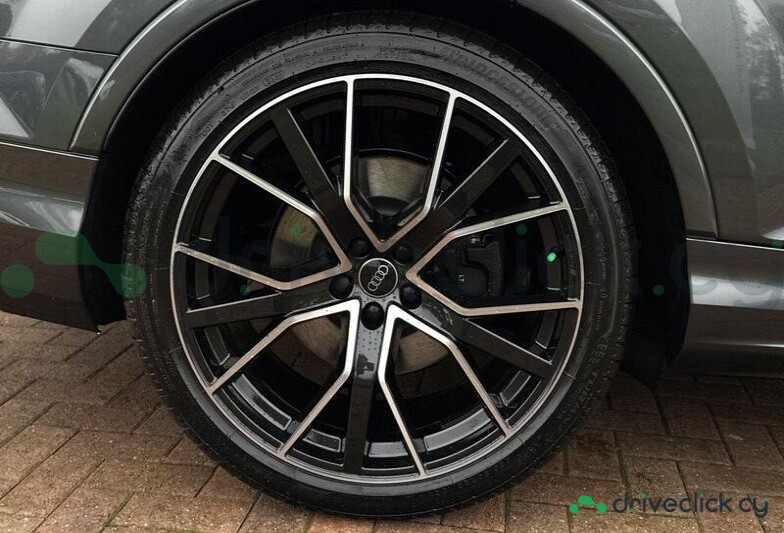 Audi SQ7 Grey