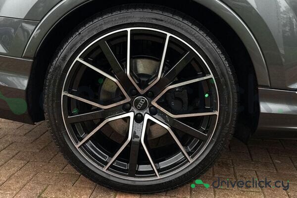 Audi SQ7 Grey