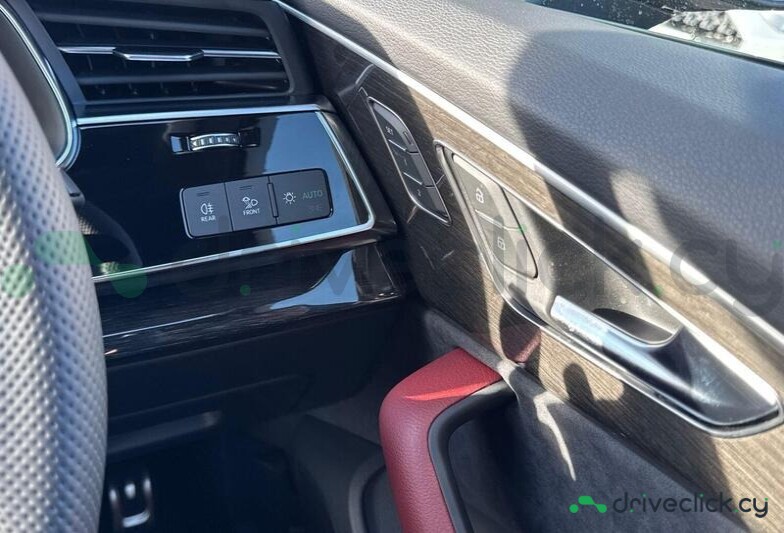 Audi SQ7 Серый