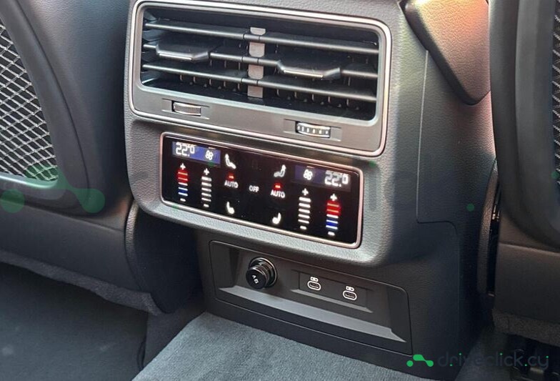 Audi SQ7 Серый
